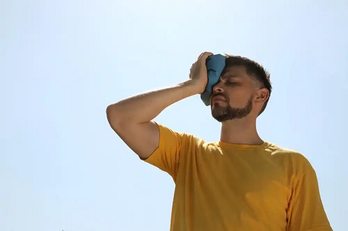 Bărbat afectat de un val de căldură