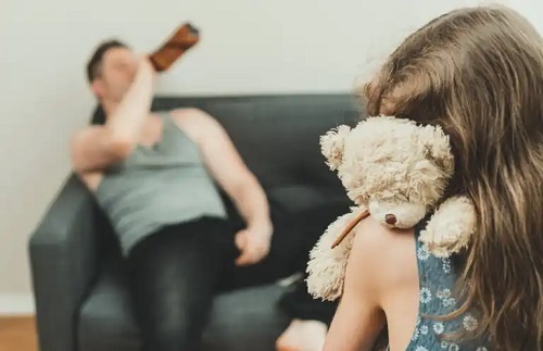 De ce nu ar trebui să bei alcool în fața copiilor tăi?