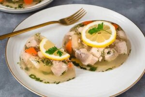 Ingrediente, pași și secrete pentru aspicul perfect