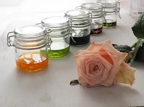 Ingrediente necesare ca să schimbi culoarea florilor