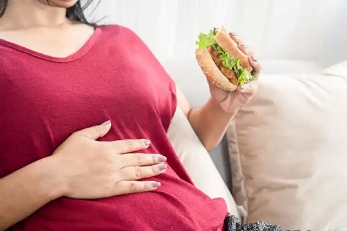 Mâncarea fast-food afectează sănătatea ficatului