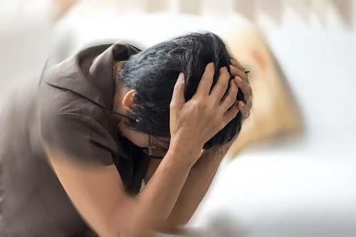 Persoană afectată de alergia emoțională