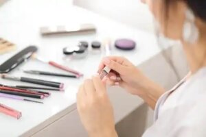 Cum se aplică machiajul nud sau natural: tutorial pas cu pas
