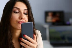 Ce este sindromul vibrațiilor fantomă și cum poate fi prevenit?