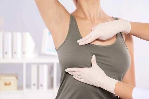 Specialist care explică riscurile ridicării sânilor