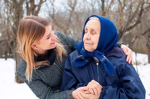 Tânără și bunica ei