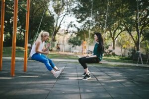 5 sfaturi pentru a dezvolta abilitățile de ascultare activă