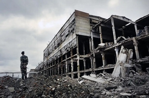 Clădire distrusă de război