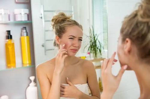 Dermatita cauzată de excesul de produse cosmetice