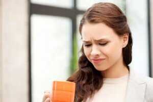 Gustul amar în gură: care sunt cauzele și soluțiile?