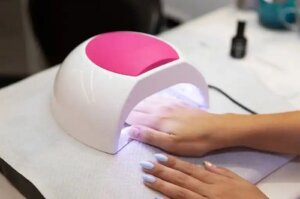 Lămpile UV pentru unghii cresc riscul de cancer de piele?
