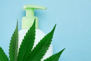Ce este șamponul CBD și care sunt beneficiile acestuia?