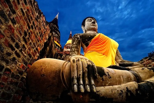 Statuie dedicată lui Buddha