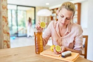 5 trucuri de curățare virale de pe TikTok care funcționează și 3 care nu