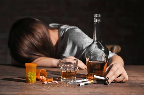 Alcool amestecat cu medicamente și droguri