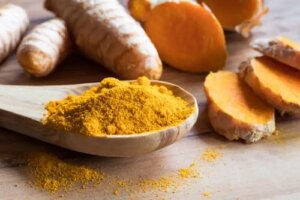 Turmericul și alte 9 condimente antiinflamatoare împotriva artritei