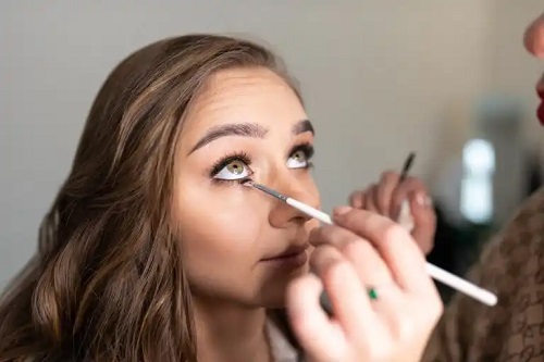 Dot eyeliner: tendința de machiaj care triumfă pe TikTok