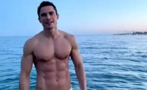 4 exerciții pentru a obține pectoralii lui Álex González