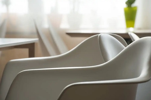 Mobilier cu linii curbe