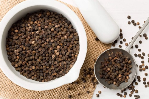 Piperul pe lista de condimente antiinflamatoare împotriva artritei