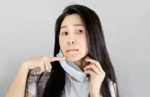 Maskne sau acneea din cauza măștii: cum se previne și tratează?