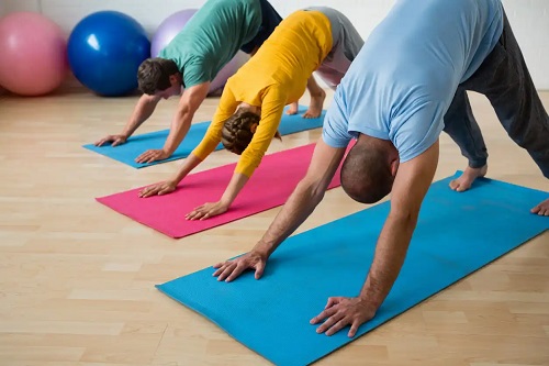 Antrenamentul pentru abdomen include yoga