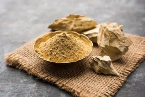 Argila multani mitti: ce beneficii are pentru piele?