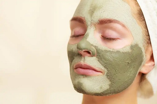 Argila multani mitti are beneficii pentru ten