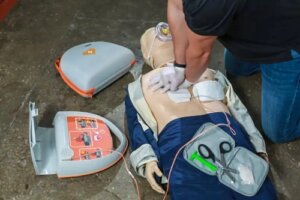 Echipamentul medical care i-a salvat viața unui fan Cádiz CF