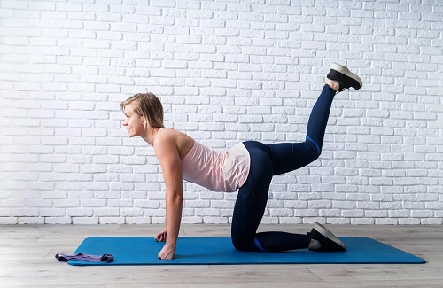 Femeie care face sport pentru slăbire