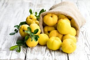 Fructe astringente pentru diaree: listă, beneficii și utilizare