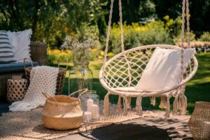 Grădina în stil chill out: sfaturi pentru amenajare și decorare