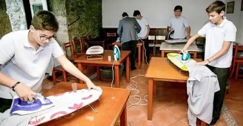 Inițiativă împotriva inegalității de gen: elevii învață să facă treburile casnice