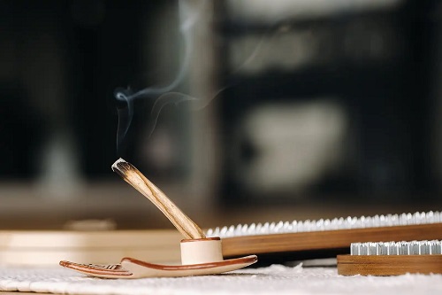 Lemnul palo santo are beneficii