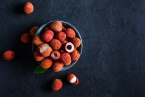 Fructul litchi: proprietăți nutriționale, beneficii și contraindicații