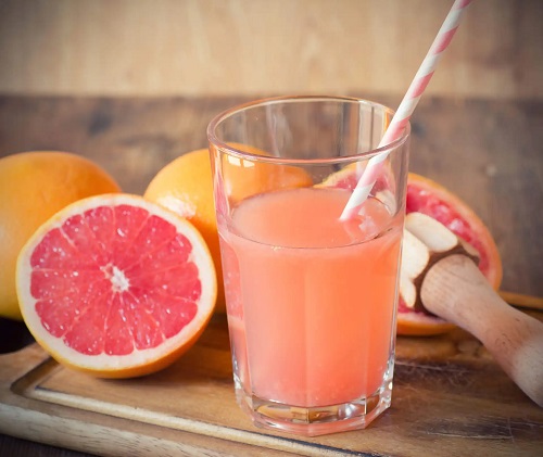 Suc de grapefruit proaspăt stors