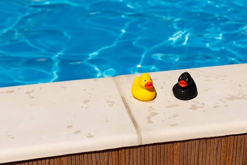 Travertinul are multe avantaje pentru piscine