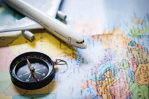 Avion, hartă și busolă