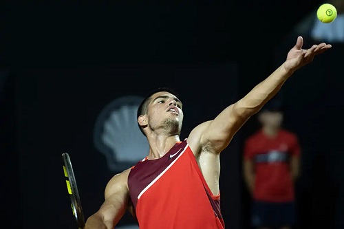 Carlos Alcaraz pe teren