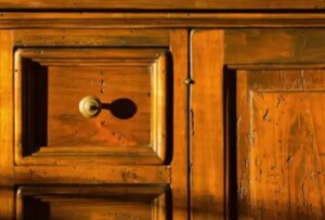 Tratamente pentru eliminarea cariilor din mobilier