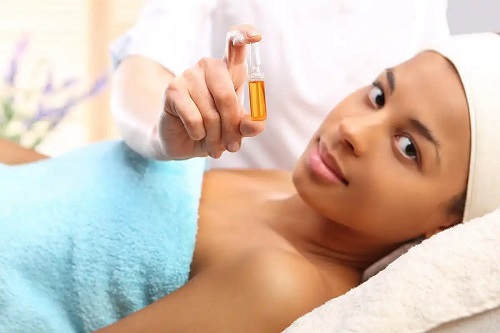 Fiolă cu vitamina C pentru piele