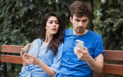 5 semne de gelozie nesănătoasă într-o relație