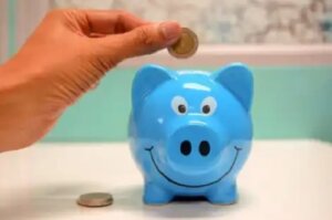 5 sfaturi pentru a gestiona cheltuielile lunare și a economisi bani