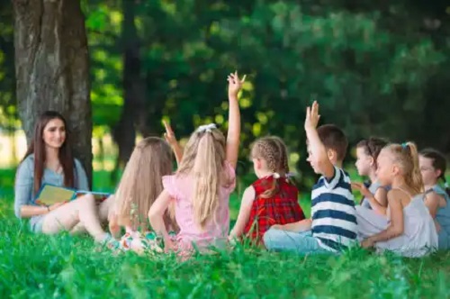 Ce presupune teoria socioculturală a dezvoltării cognitive (Vygotsky)?