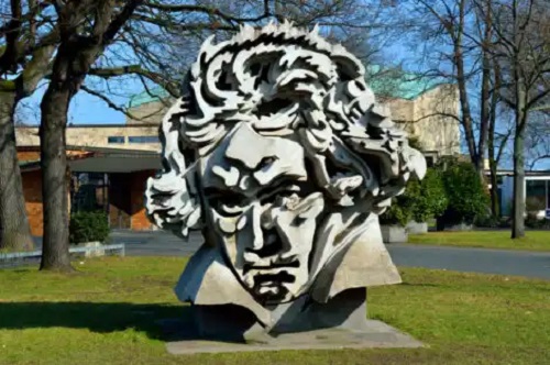 Beethoven era surd: cum își compunea cântecele?