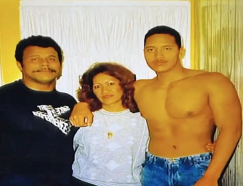 Dwayne Johnson și părinții lui