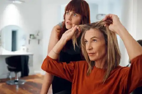 Cum să-ți menții părul sănătos după 50 de ani