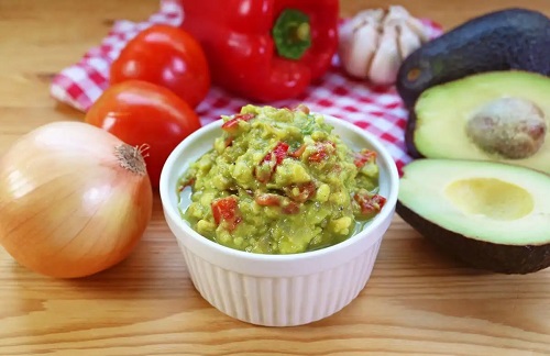 Rețete de guacamole cu roșii